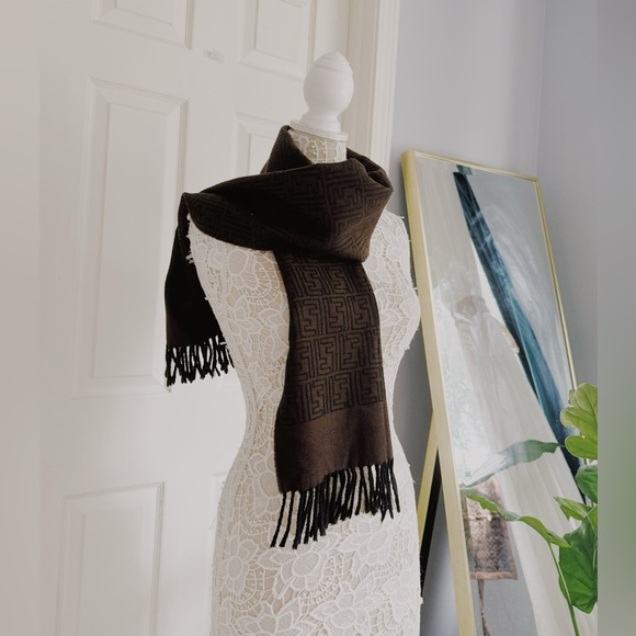 Sold❌Authentic Fendi Wool Scarf - Picture 15 of 15